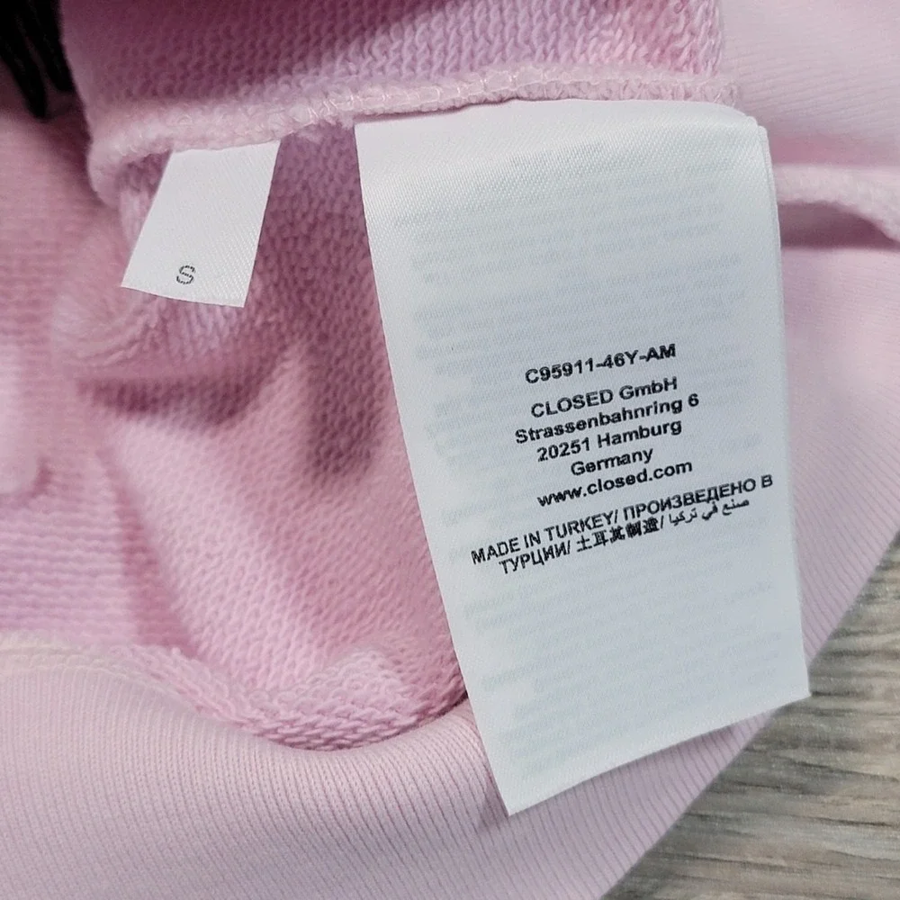 NWT Closed Pink Embroidered Logo Crew Neck Sweatshirt‎ Size Small Oyster